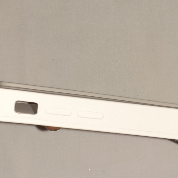 (COACH F65093) IPHONE X/XS SILICONE CASE WHITE WITH OVERSIZED CHERRY RED PINK - Picture 6 of 8